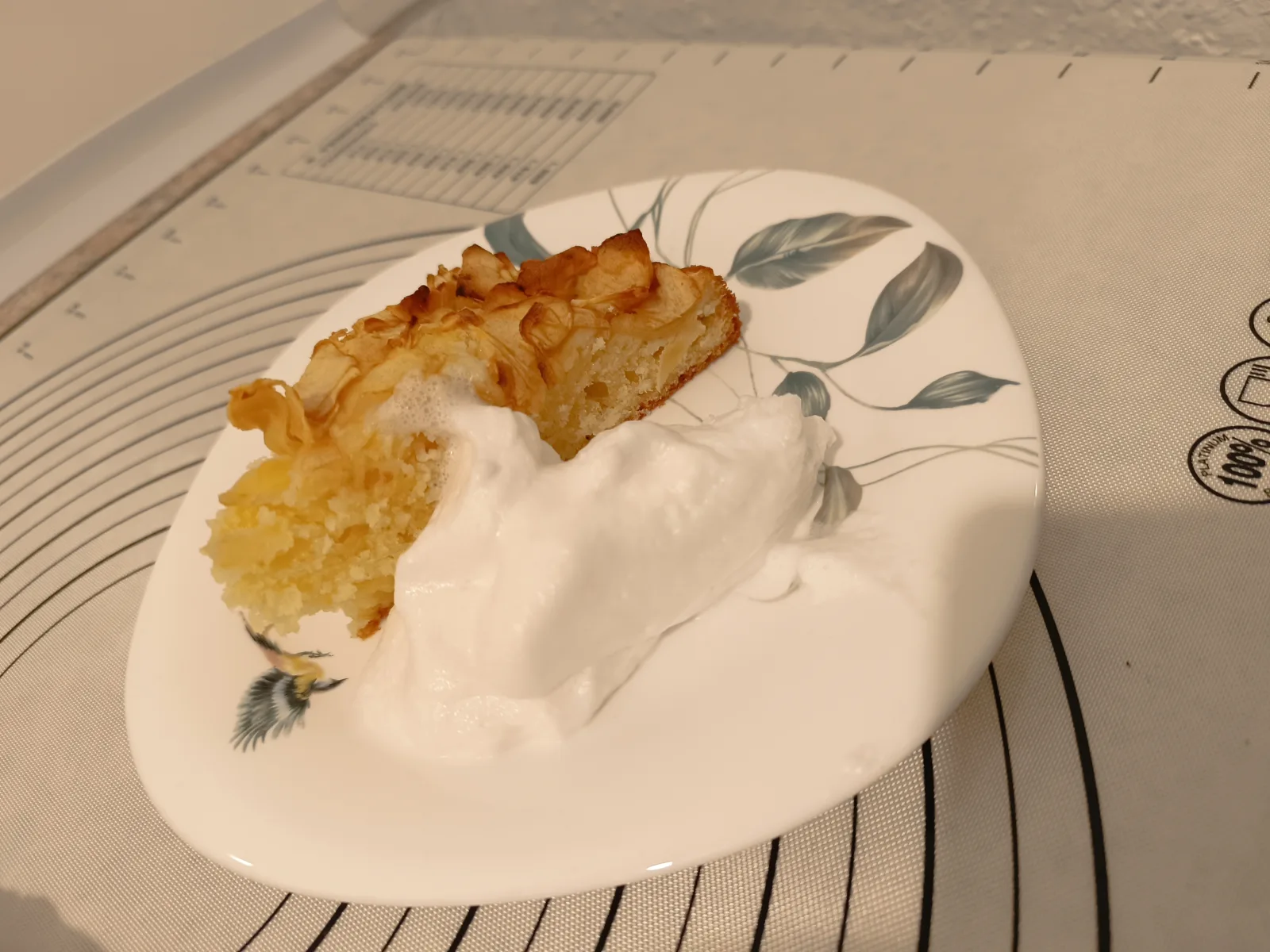 Apfel-Joghurt-Kuchen mit Kokos & Limette